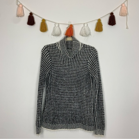 Cyrus Black White Eyelash Knit Turtleneck Sweater Size Medium - Picture 1 of 10